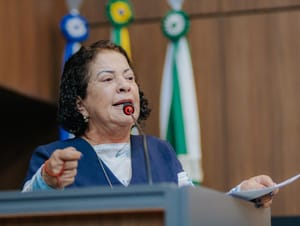 Baixinha Giraldelli cobra infraestrutura para moradores sem água e esgoto na capital