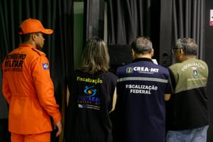 Operação apreende produtos vencidos, emite notificações por poluição sonora