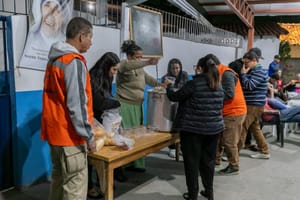 Prefeitura de Cuiabá faz distribuição de sopa e cobertores para pessoas em situação de rua