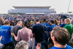 Marcha para Jesus reúne milhares de fiéis e celebra reconhecimento em Cuiabá
