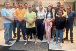 Em jantar, Paula costura acordo com Dilemário e monta maioria para reeleição