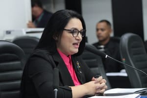 Samantha admite conversar sobre comando nacional do PL Mulher