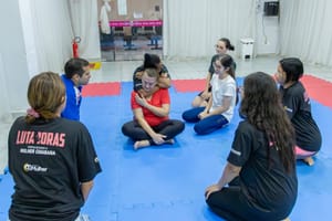 Programa Lutadoras abre novas vagas para aulas de defesa pessoal em Cuiabá