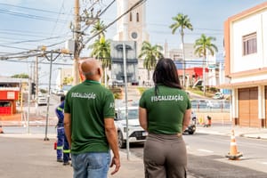 Operação retira 500 quilos de cabos irregulares da Avenida Dom Bosco