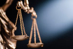 Réu é condenado a quase 23 anos por tentar matar companheira com 13 facadas