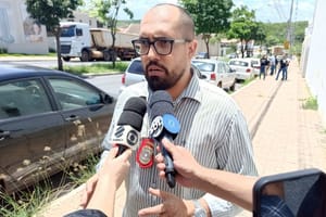 Delegado diz que Carlinhos tratava ex como propriedade e monitorava rotina da vítima