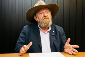 Barbudo diz que Podemos está na disputa e aponta principais adversários
