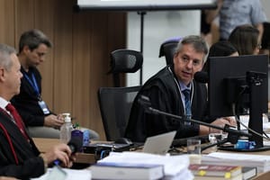 Júri é suspenso após jurado passar mal durante julgamento de morte de advogado