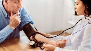 Sem sintomas, hipertensão pode causar AVC e infarto; prevenção e acompanhamento reduzem riscos à saúde