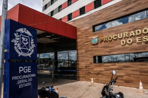 PGE ingressa com ações contra dez empresas por suspeitas em contratos de consignados