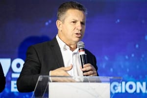 Mauro nega ligação com Banco Master e acusa adversários de espalhar "baixaria"
