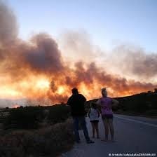 Incêndios avançam na Grécia e moradores são retirados de área próxima a Atenas