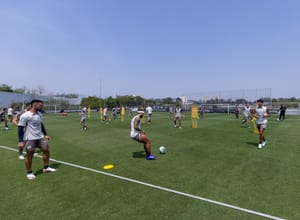 Corinthians avalia reclamação formal contra arbitragem após derrota para o Inter no Beira-Rio