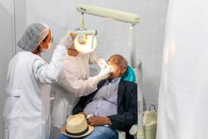 Quatro UPAs de Cuiabá oferecem atendimento odontológico 24 horas
