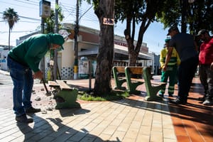 Limpurb inicia revitalização dos bancos e manutenção do Largo da Mandioca