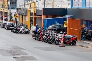 Operação Comércio em Ordem fiscaliza ruas para garantir calçadas acessíveis