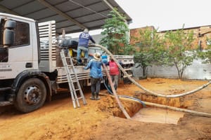 Poços artesianos reforçam abastecimento de água em cinco escolas municipais