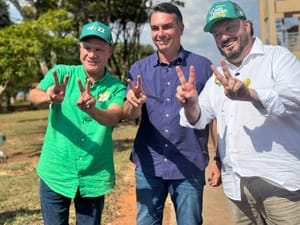 Flávio Bolsonaro se encontra com Wellington e reforça união do PL em MT