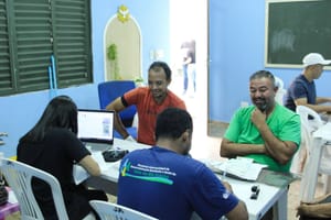 Moradores do bairro Manga participam de cadastramento para regularização fundiária