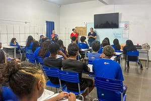 Saúde orienta adolescentes sobre riscos do tabagismo em Várzea Grande