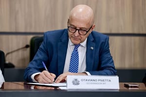 Pivetta diz que Estado pode abrir concurso, mas prioriza contratos para serviços de saúde