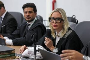 Advogada de Caçadini compara Zampieri a Vorcaro e ironiza ataque hacker antes de júri