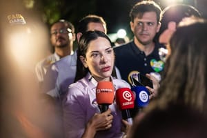 Justiça manda retirar vídeo de IA com Janaína Riva dançando com o pai