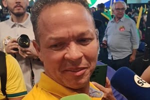 TRE proíbe Claúdio de usar estrutura pública para favorecer esposa candidata