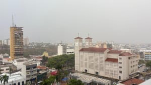 Chuva chega a Cuiabá e ameniza calor intenso na tarde desta terça-feira