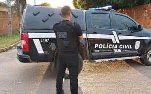 Polícia mira servidores por facilitar entrada de celulares em presídio de MT