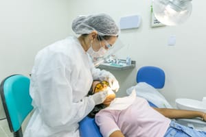 Cuiabá promove ações de prevenção em saúde bucal durante Outubro Rosa