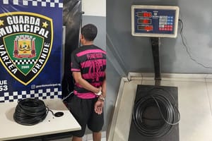 Jovem é flagrado novamente com fios furtados de loja em Várzea Grande