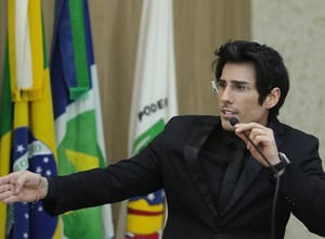 Justiça condena vereador a pagar R$ 15 mil por associar ex-primeira-dama a tráfico de drogas