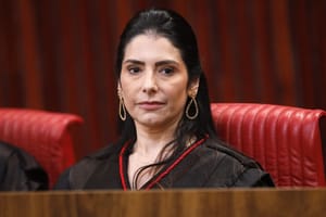 Ministra do TSE que proibiu púlpito vazio de Lula já atuou no governo petista